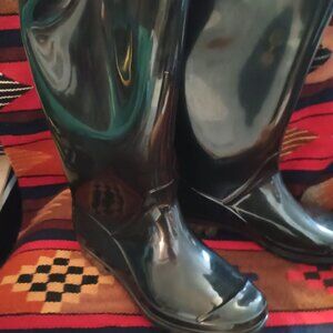 Knee high mud and rain boots, rubber soles